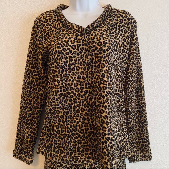 Plush Leopard Print Long Sleeve Pajama Set - Picture 2 of 9